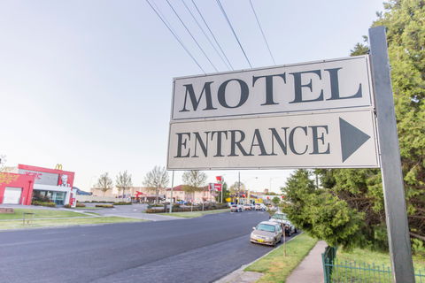 Bathurst Motor Inn - Tourism Search 0