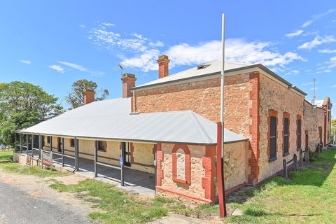 Wellington Courthouse. - Tourism Search 0