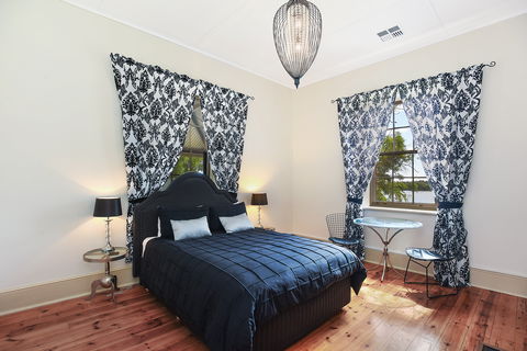 Wellington Courthouse. - Tourism Search 1