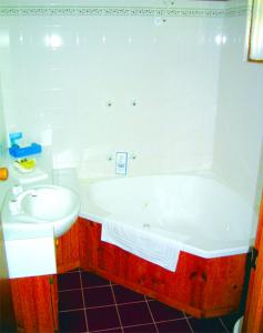 Aristocrat Waurnvale Motel - Tourism Search 3