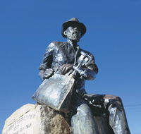 Paddy Hannans Statue - Tourism Search