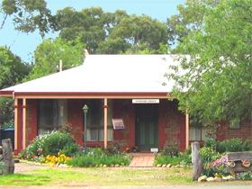 Stacey Studio Gallery & Almond Grove B&B - Tourism Search 0