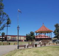 Gladstone Square - Tourism Search