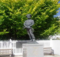 Alexander Cameron Statue - Tourism Search