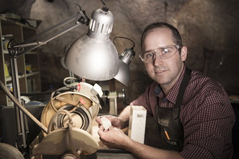 Unique Opal And Diamond Mine  - The Underground Opal Mine - Tourism Search 5