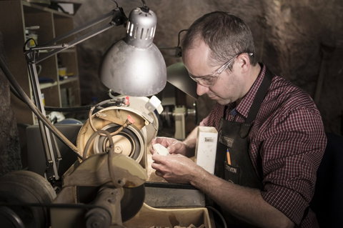 Unique Opal And Diamond Mine  - The Underground Opal Mine - Tourism Search 6