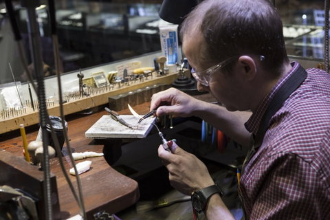 Unique Opal And Diamond Mine  - The Underground Opal Mine - Tourism Search 7