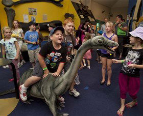National Dinosaur Museum - Tourism Search 0