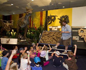 National Dinosaur Museum - Tourism Search 1