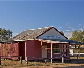 Copperfield Store, Chimney And Cemetery - Tourism Search 3