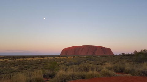 Uluru (Ayers Rock) Sunset With Outback Barbecue Dinner And Star Tour - Tourism Search 2