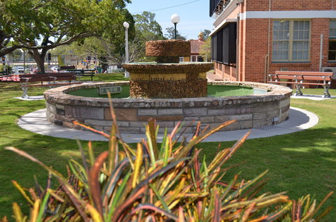 Bauer And Wiles Memorial Fountain - Tourism Search 0