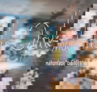 Under The Oak Handmade Gallery and Gifts - Tourism Search