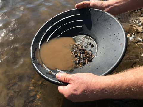 Tuena Panning For Gold - Tourism Search 0