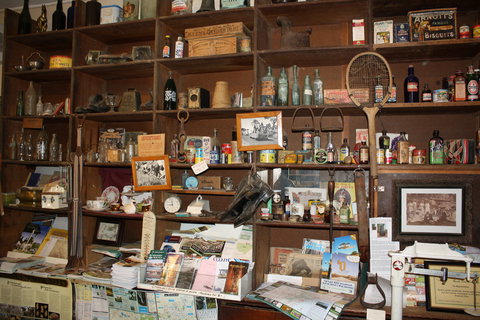 Tuena Panning For Gold - Tourism Search 1