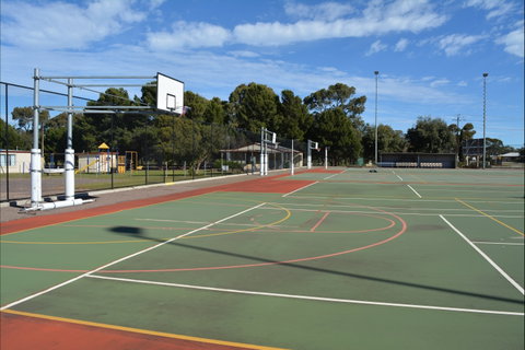 Cleve Sporting Facilities - Tourism Search 0