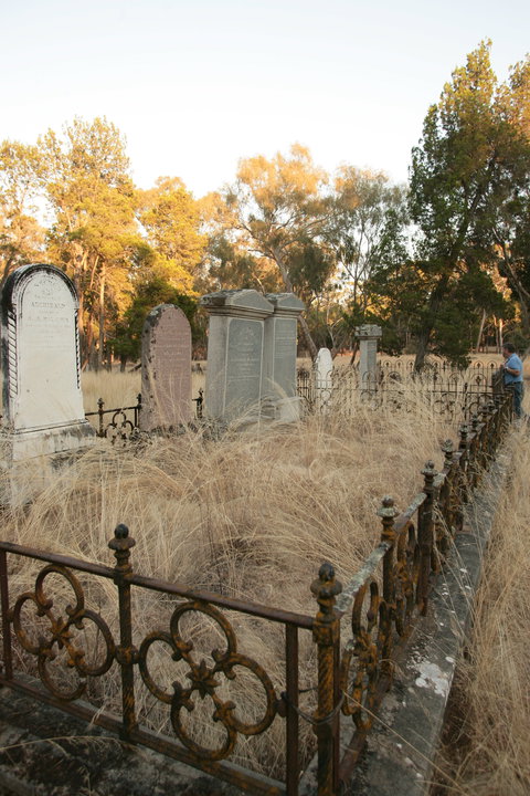 Mathoura Pioneer Cemetery - Tourism Search 1