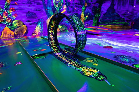Glowing Rooms 3D Mini Golf - Tourism Search 2