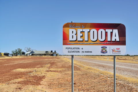 Simpson Desert Racing Carnival Trail - Tourism Search 2