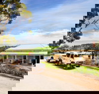 Two Hands Wines 'Flagship Vineyard Experience' - Tourism Search