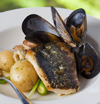 Chris's Beacon Point Restaurant - Tourism Search 3