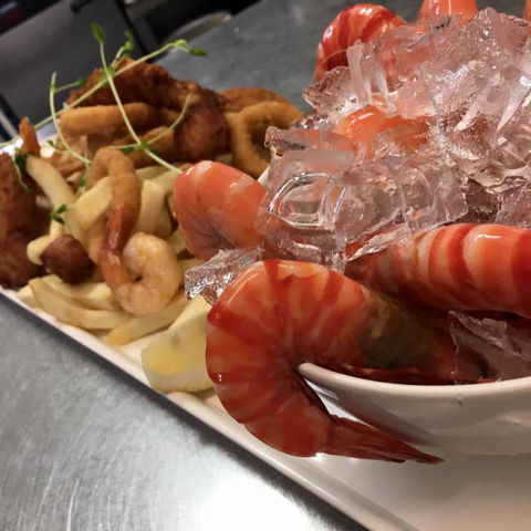 Tin Can Bay Yacht Club Bistro - Tourism Search 3