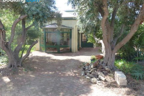 The Russell House - Tourism Search 5
