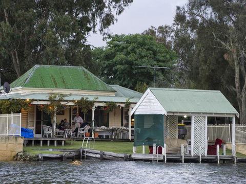 Mandurah Riverfront Holiday Rental - Tourism Search 3