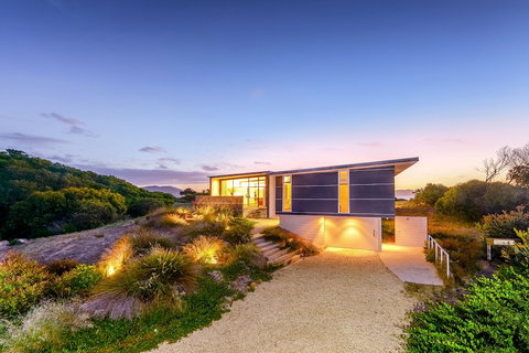 Cloudy Bay Beach House - Tourism Search 2