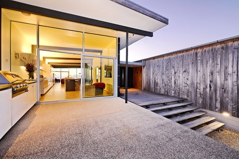 Cloudy Bay Beach House - Tourism Search 1