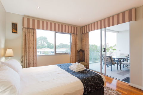 Spinnakers By Rockingham Apartments - Tourism Search 0