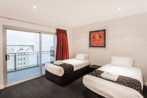 Spinnakers By Rockingham Apartments - Tourism Search 1