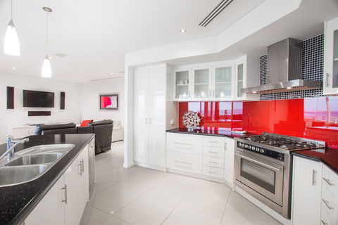 Spinnakers By Rockingham Apartments - Tourism Search 6