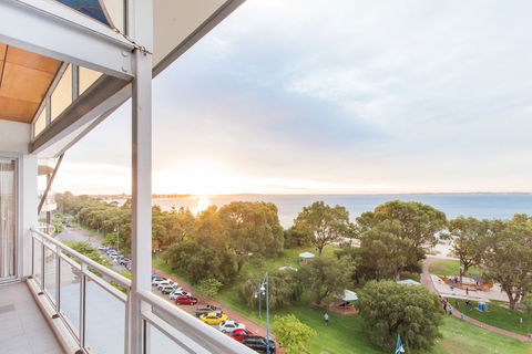 Spinnakers By Rockingham Apartments - Tourism Search 5