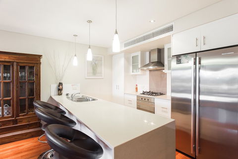 Spinnakers By Rockingham Apartments - Tourism Search 2
