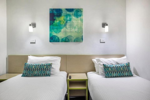 Nightcap At Skyways Hotel - Tourism Search 6