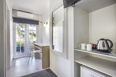 Nightcap At Skyways Hotel - Tourism Search 4