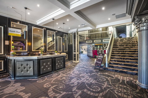 Nightcap At Skyways Hotel - Tourism Search 2