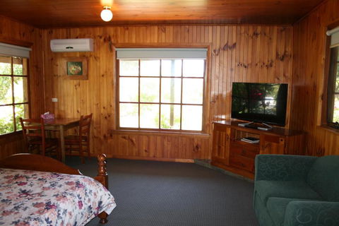 Gaol House Cottages - Tourism Search 3