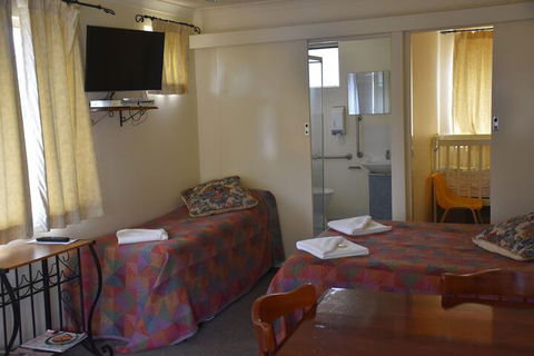 Valley Views Motel & Chalets - Tourism Search 1