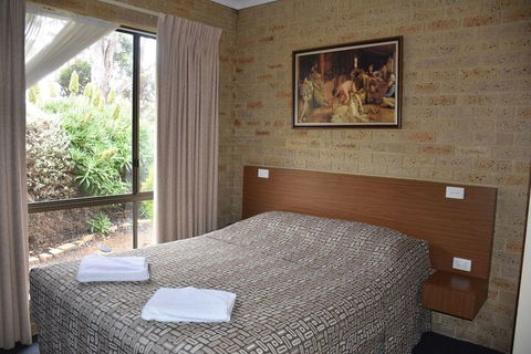 Valley Views Motel & Chalets - Tourism Search 3