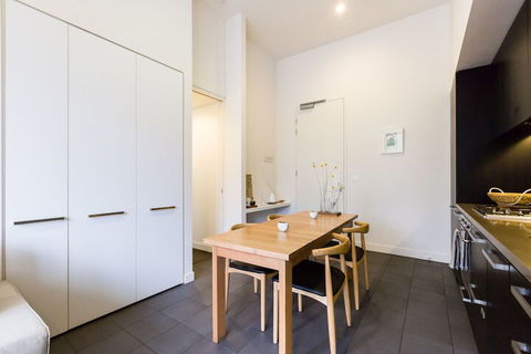 GEORGE, 1BDR North Melbourne Apartment - Tourism Search 2