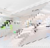 Magnolias at Fingal Bay - Tourism Search