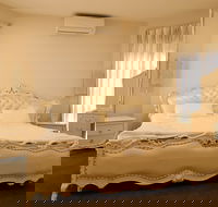 Signature Townhouse in Doncaster - Tourism Search