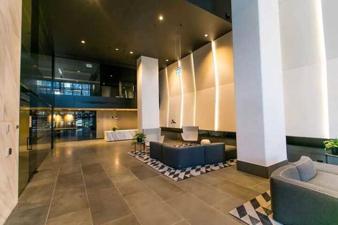 JC Marina Tower Docklands - Tourism Search 4