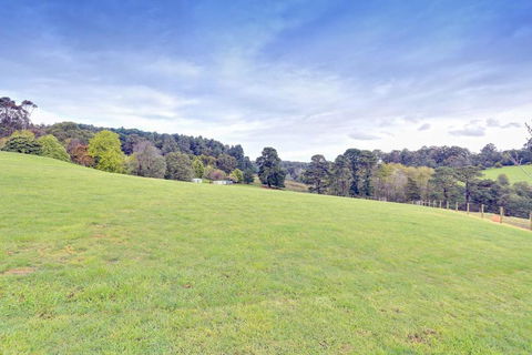 Emerald Lodge - Tourism Search 6