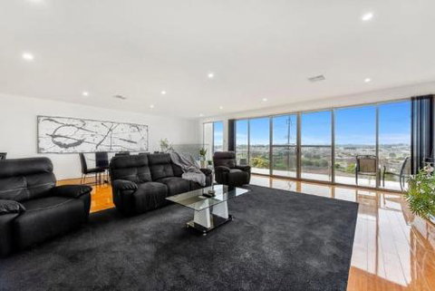 BENGALEE EXECUTIVE TOWNHOUSE MODERN & STYLISH - Tourism Search 6