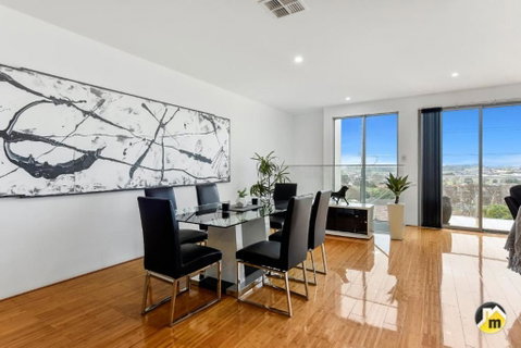 BENGALEE EXECUTIVE TOWNHOUSE MODERN & STYLISH - Tourism Search 4