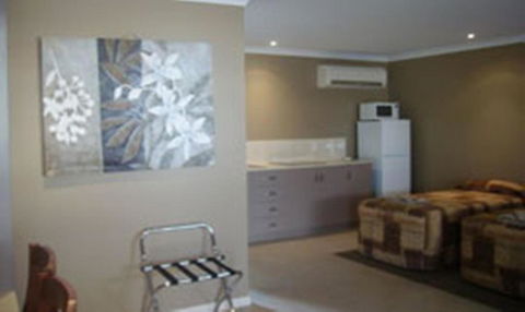 Cosmos Country Motor Inn - Tourism Search 1