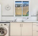 Sounds of Sunshine 2 Downstairs half of House - Tourism Search